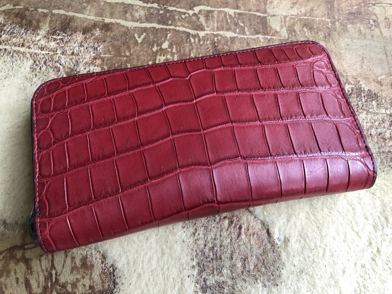 レッド赤のクロコダイルラウンドファスナー長財布