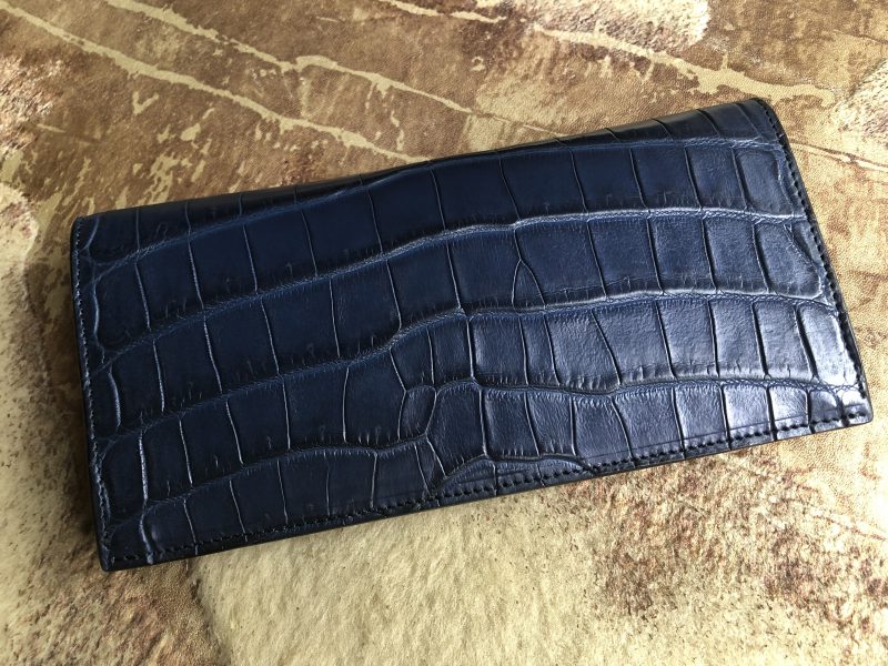 クロコダイル/ワニ革で上質を極めた二つ折り財布をフルオーダー 