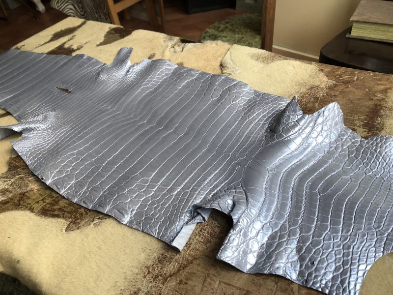 長財布に使用したシルバーのナイルクロコ