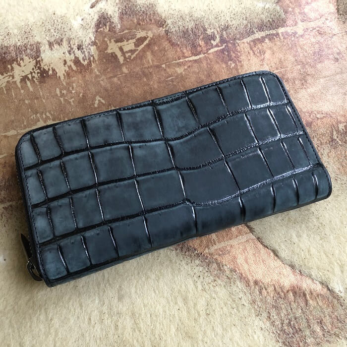 グリーンラメのマットクロコランドファスナー長財布