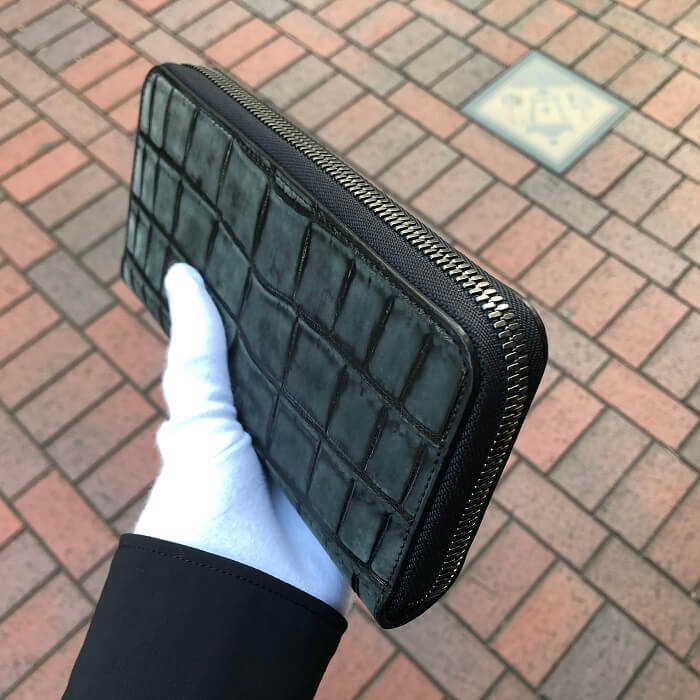 グリーンラメのマットクロコランドファスナー長財布